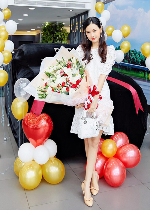 Fan trầm trồ khả năng kiếm tiền ở tuổi 30 của tình cũ thiếu gia Phan Thành.