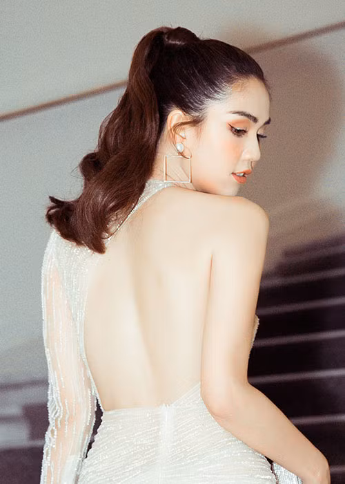 Không thể phủ nhận vóc dáng của Ngọc Trinh nuột nà. Tuy nhiên, gu thời trang của cô lại luôn gây tranh cãi.