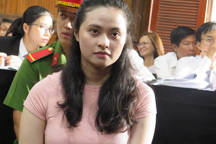 Hot girl một thời để lộ gương mặt nổi mụn. Ảnh: Pháp luật TP HCM