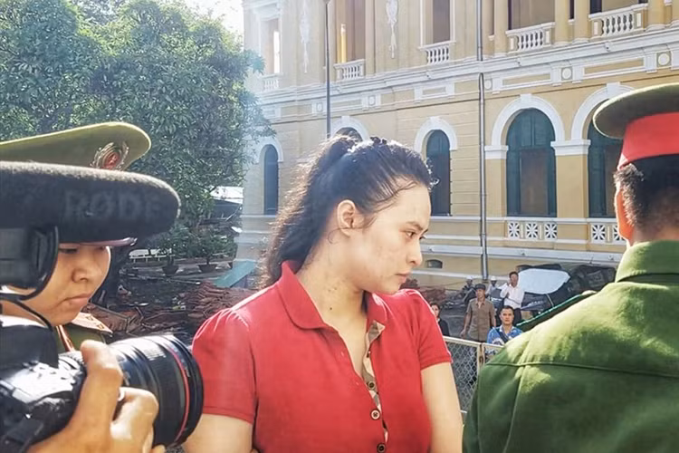 Hot girl cũng tăng cân so với hồi mới nổi tiếng trên mạng xã hội. Ảnh: Lao động