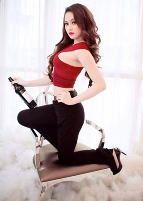 Ngọc Miu từng kết hôn và có một người con trước khi đóng các MV ca nhạc.