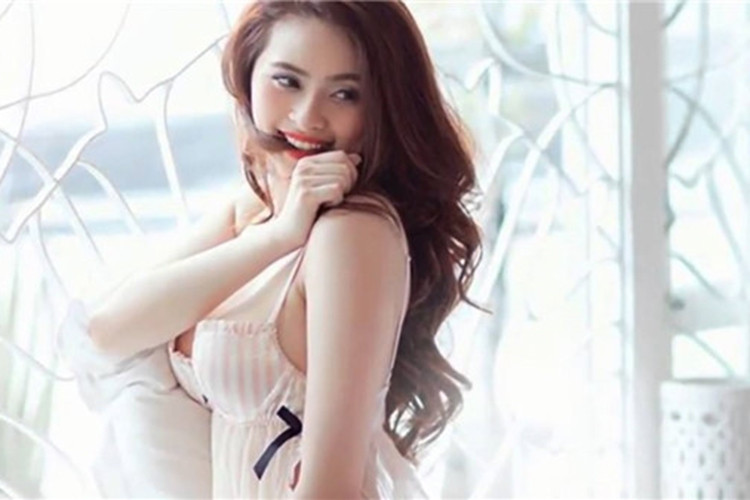 Hình ảnh hot girl Ngọc Miu quyến rũ trong một bộ ảnh khi chưa vướng vòng lao lý.