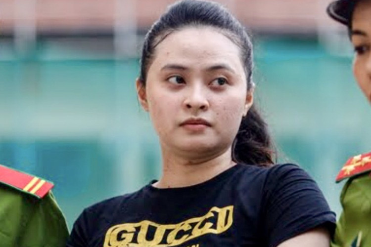 Theo Zing, trong phiên tòa sáng nay (ngày 9/5), Ngọc Miu không đồng ý với cáo trạng quy buộc bị cáo phạm tội Tàng trữ trái phép chất ma túy. Cô cho biết cô không bao giờ hỏi đến cuộc sống riêng của Dương và Dương cũng không bao giờ cho bị cáo biết.