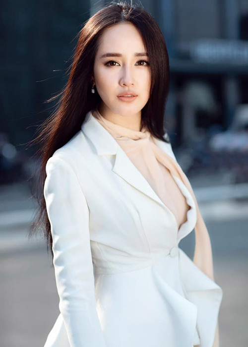 "Chuyện tình cảm tôi không thích nói trước vì sợ bị “đá” trước khi thực hiện được”, Mai Phương Thúy nói thêm.