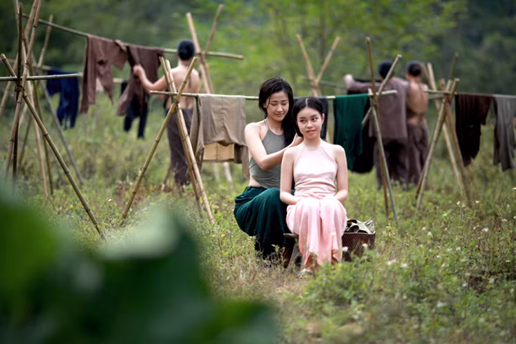 Trong bộ phim "Người vợ ba", nữ ca sĩ kiêm diễn viên Maya đã thực hiện các cảnh quay nhạy cảm mà không cần đến diễn viên đóng thế. Ảnh: VOV