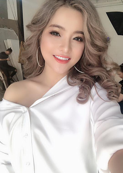 Cô nàng triệu view từng được Tuấn Hưng, Tuấn Ngọc và Thanh Hà bấm nút lựa chọn nhưng cuối cùng đầu quân về đội Thanh Hà.