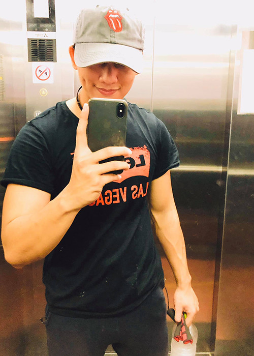 Người tình tin đồn của Mỹ Tâm từng được cư dân mạng đặt biệt danh thầy giáo hot boy sau khi đóng MV "Em gái mưa" của Hương Tràm.