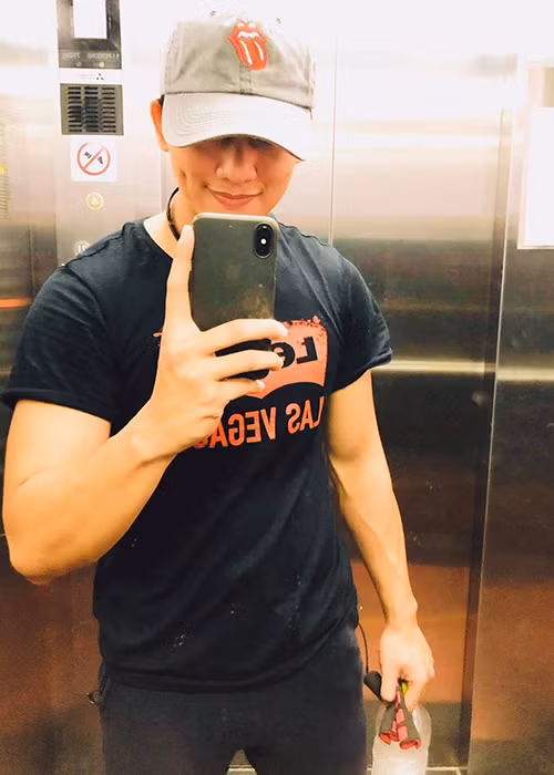 Người tình tin đồn của Mỹ Tâm từng được cư dân mạng đặt biệt danh thầy giáo hot boy sau khi đóng MV "Em gái mưa" của Hương Tràm.