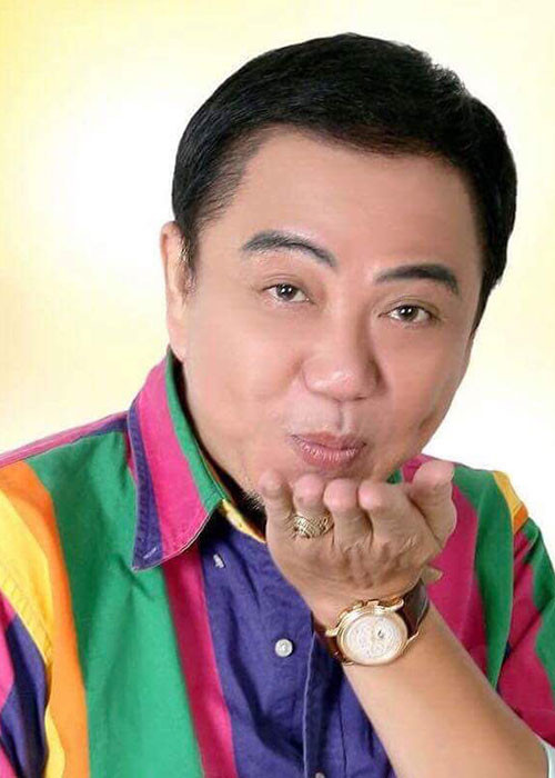 Một nguồn tin cho hay Hồng Tơ bị bắt cùng một số đối tượng khi tham gia đánh bạc tại một tụ điểm cờ bạc khủng ở vùng ven TP HCM.