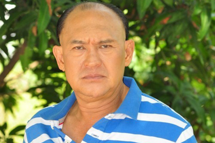 Không chỉ Thương Tín, nghệ sĩ Duy Phương cũng là nạn nhân của cá độ bóng đá. Vào thời kỳ hoàng kim ở những năm 1990, Duy Phương sở hữu nhiều căn nhà, xe hơi. Tuy nhiên, theo lời Duy Phước - con trai Duy Phương, bố của anh tán gia bại sản vì thua cá độ đá banh. Ảnh: Zing