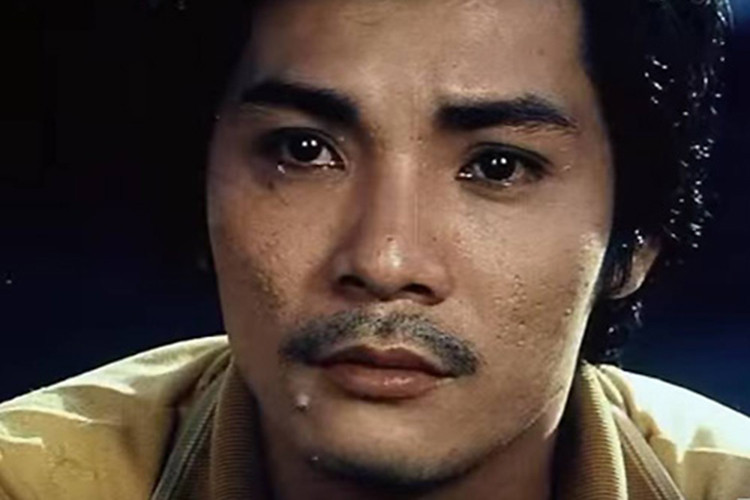 Thương Tín từng đặt cược gần chục cây vàng mỗi trận cầu lớn. Thời điểm lạc lối trong trò đỏ đen, nam nghệ sĩ vốn có mức cát sê được tính bằng cả cây vàng. Tuy nhiên, vì đam mê bài bạc, cá độ, ăn chơi tại các quán bar nên ông trắng tay. Ảnh: Dân Việt