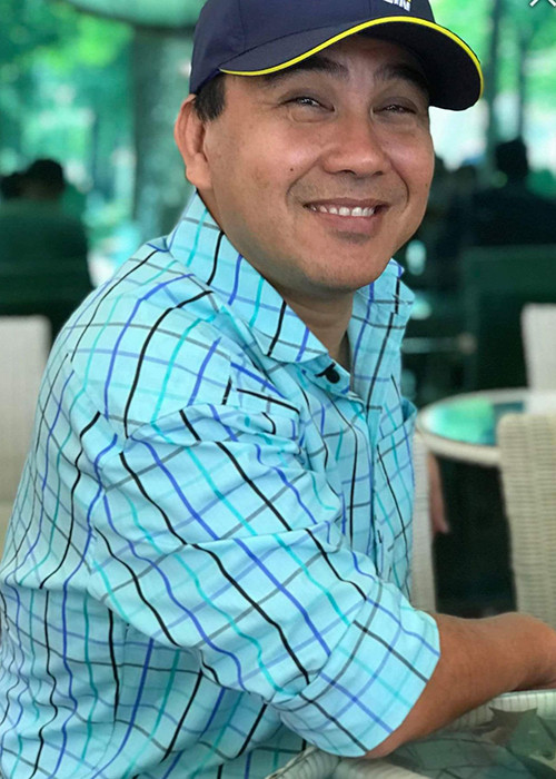 Không chỉ tốt nghiệp diễn viên loại ưu, Quyền Linh còn lấy bằng đạo diễn loại giỏi, cùng khóa với Vũ Ngọc Đãng, Nguyễn Quang Dũng.