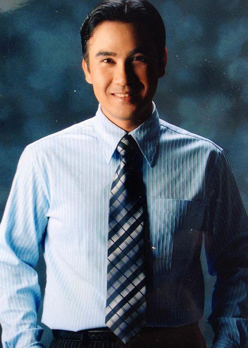 Vì đam mê nghệ thuật, Quyền Linh quyết định trở lại Sài Gòn để xin việc ở các đoàn nghệ thuật và tham gia casting các bộ phim truyền hình. Được biết, thời gian đầu, Quyền Linh chuyên đóng vai phụ. Cho đến khi tham gia bộ phim “Khát vọng sống”, anh mới được giao vai chính. Ảnh: FBNV