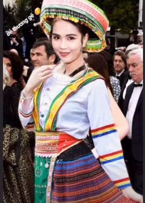 Chia sẻ những bức ảnh, Ngọc Trinh để lại bình luận như "dễ thương ghê", "dịu dàng quá" hay "mắc cười ghê".