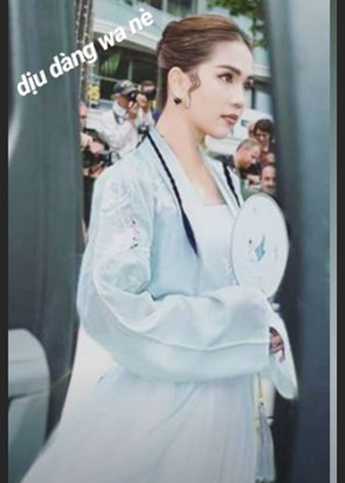 Cư dân mạng chỉnh sửa Ngọc Trinh mặc thiếu vải thành kín đáo.