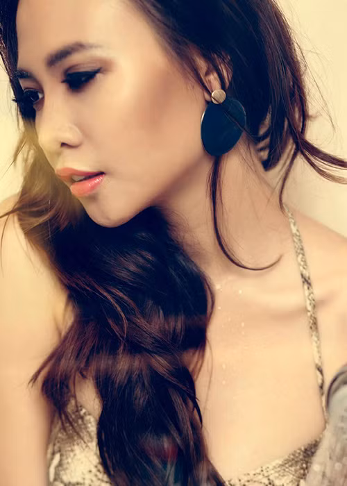 Đàm Thu Trang từng vướng nghi vấn hẹn hò ca sĩ Lê Minh Trung. Tuy nhiên, cả hai khẳng định chỉ là bạn thân.