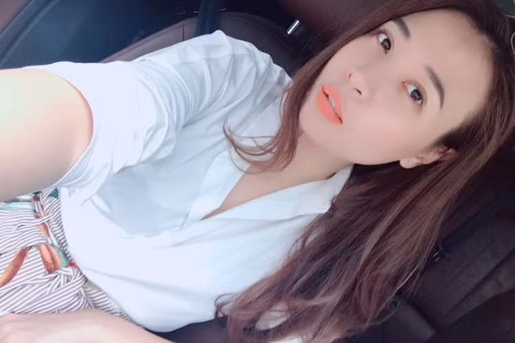 Năm 2017, nữ ca sĩ bất ngờ được chú ý nhờ tin đồn hẹn hò Cường Đô la.