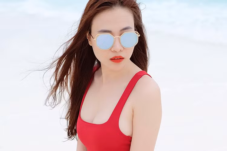 Từ khi trở thành bạn gái của Cường Đô la, Đàm Thu Trang ngày càng trẻ trung, gợi cảm.