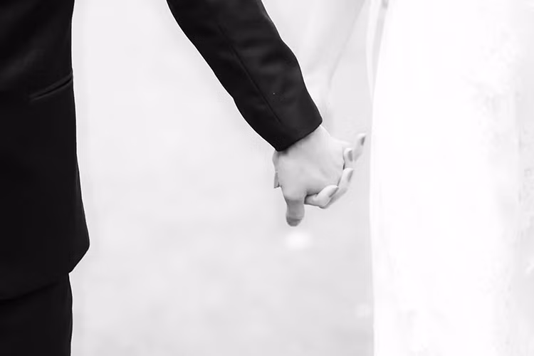 Gần đây, đôi uyên ương gây chú ý khi khoe bức ảnh cưới hiếm hoi.