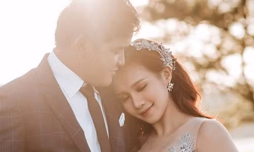 Vo dien vien Canh dong bat tan: Mang bau van “danh nhau”, bat khoc khi chong xin loi