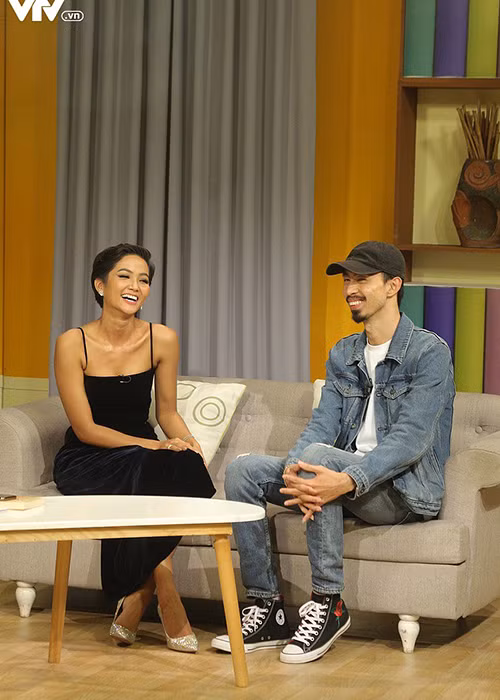 Rapper Đen Vâu khẳng định anh không hẹn hò Hoa hậu H'hen Niê. Ảnh: VTV