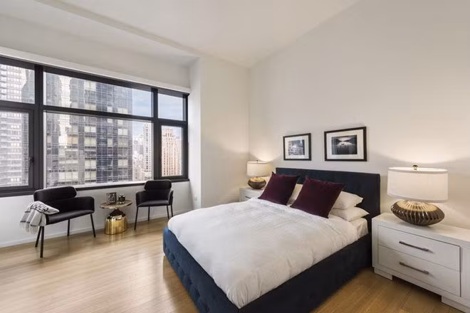 Toà nhà được hoàn thành vào năm 2015, có đến 43 tầng lầu nhưng chỉ có 88 hộ dân. Quyền riêng tư rất được tôn trọng ở đây, và có lẽ đó chính là điểm thu hút Nữ hoàng. Ảnh: Nest Seekers International.