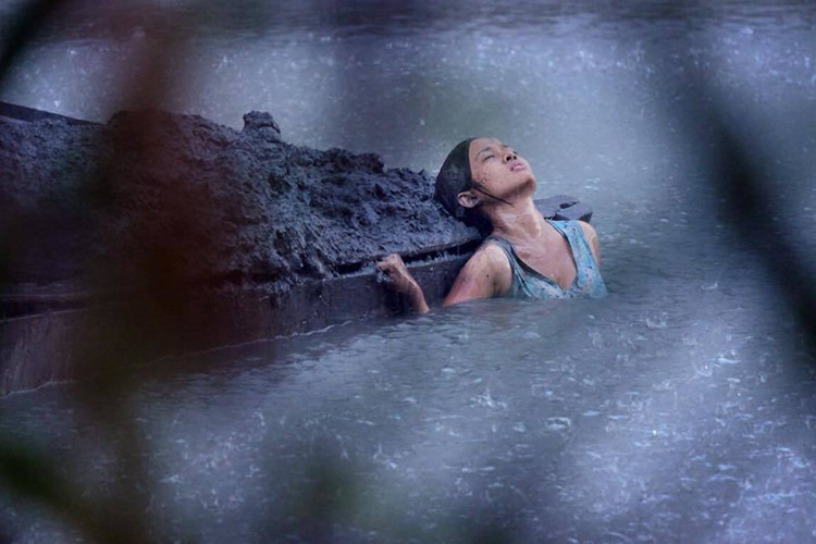 Khi chưa tròn 18 tuổi, Thanh Trúc đóng cảnh nóng táo bạo trong bộ phim điện ảnh đầu tay "Cha, con và...". Ảnh: Vietnamnet