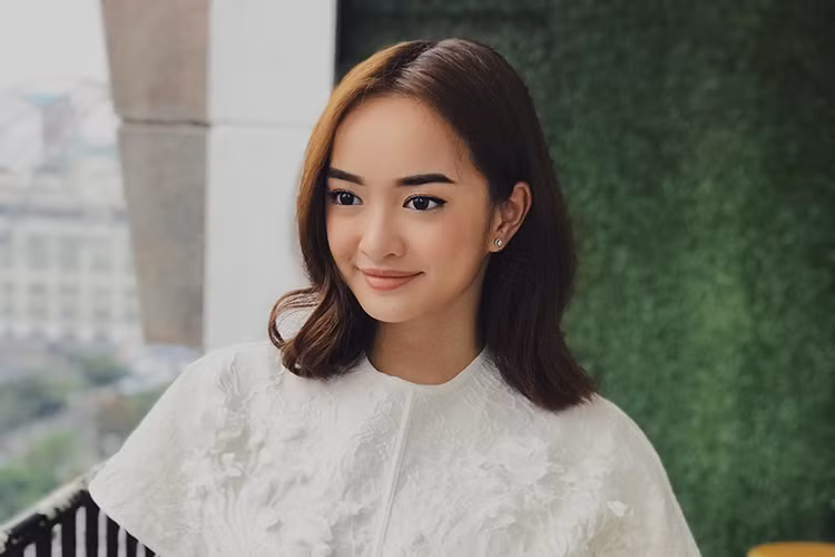 Kaity Nguyễn cũng là một trong những mỹ nhân Việt gây sốc với cảnh nóng trên phim khi chưa 18 tuổi.