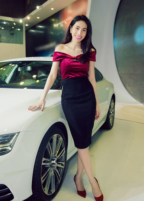 Việc Thủy Tiên ngày càng gầy, mảnh khảnh khiến fan khá lo lắng. Ảnh: Dân Việt