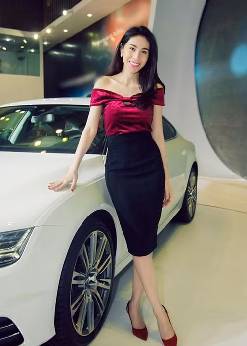 Việc Thủy Tiên ngày càng gầy, mảnh khảnh khiến fan khá lo lắng. Ảnh: Dân Việt