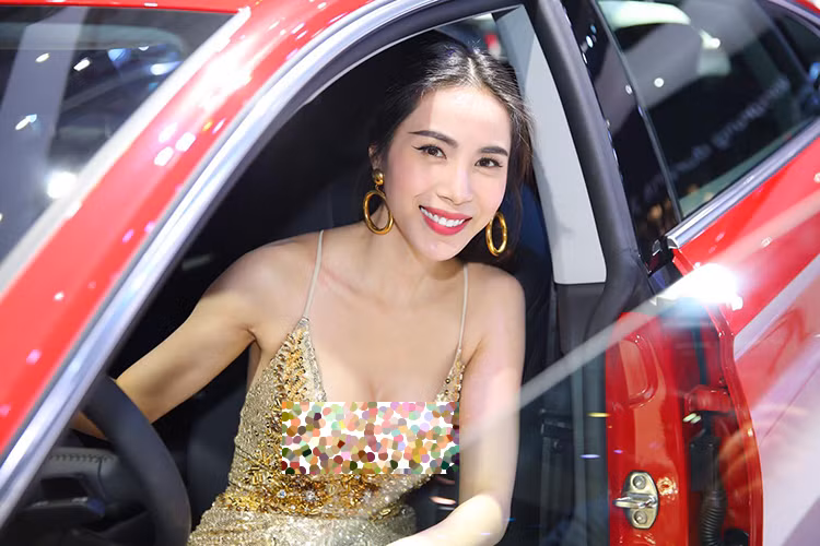 Không thể phủ nhận Thủy Tiên quyến rũ hơn khi tăng cân. Ảnh: FBNV