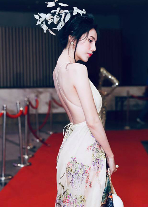 Nữ ca sĩ theo đuổi hình ảnh mảnh mai. Ảnh: FBNV