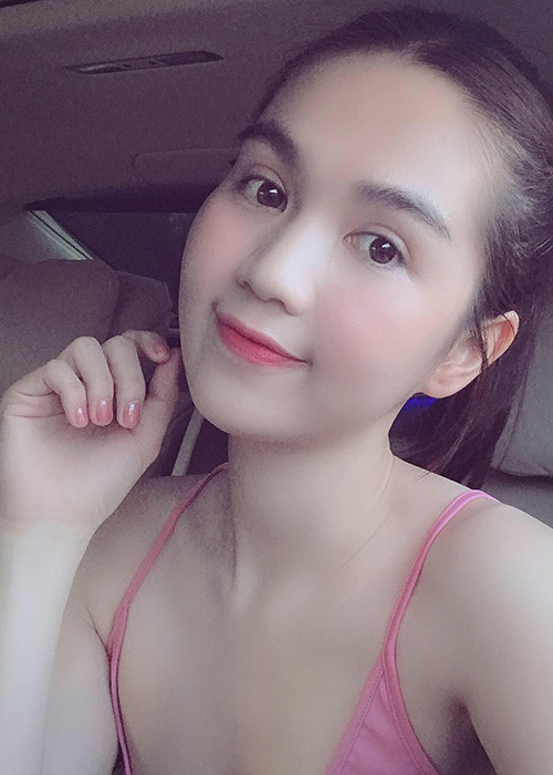 Trong những ngày qua, hình ảnh Ngọc Trinh mặc xuyên thấu tại Cannes 2019 bị cư dân mạng ném đá dữ dội.