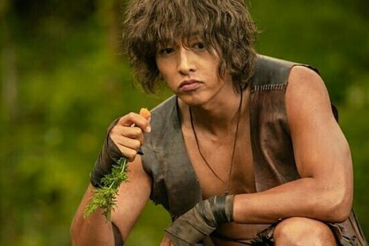 Gần đây, Song Hye Kyo bị cho là lơ bộ phim sắp lên sóng của chồng trong khi lại công khai ủng hộ phim của một đàn em cùng công ty.