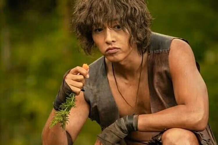 Gần đây, Song Hye Kyo bị cho là lơ bộ phim sắp lên sóng của chồng trong khi lại công khai ủng hộ phim của một đàn em cùng công ty.