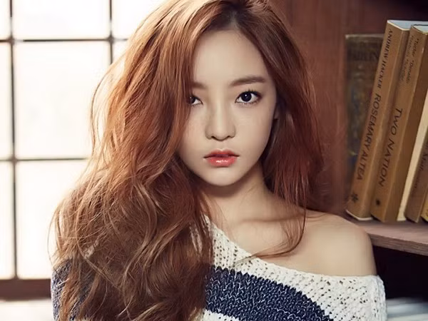 Đáng chú ý, trong đêm ngày 24/5, mỹ nhân Goo Hara chia sẻ một hình ảnh với dòng chữ "Tạm biệt" trên trang cá nhân.