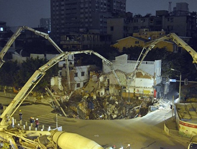 Thành phố Quảng Châu, phía nam Trung Quốc, được biết đến là nơi có rất nhiều hố sụt. Năm 2013, hố tử thần khổng lồ xuất hiện gần một công trường xây dựng tàu điện ngầm với độ sâu 9m, rộng 93m2, làm nuốt chửng năm cửa hàng và một phần tòa nhà khác. May mắn không có ai bị thương