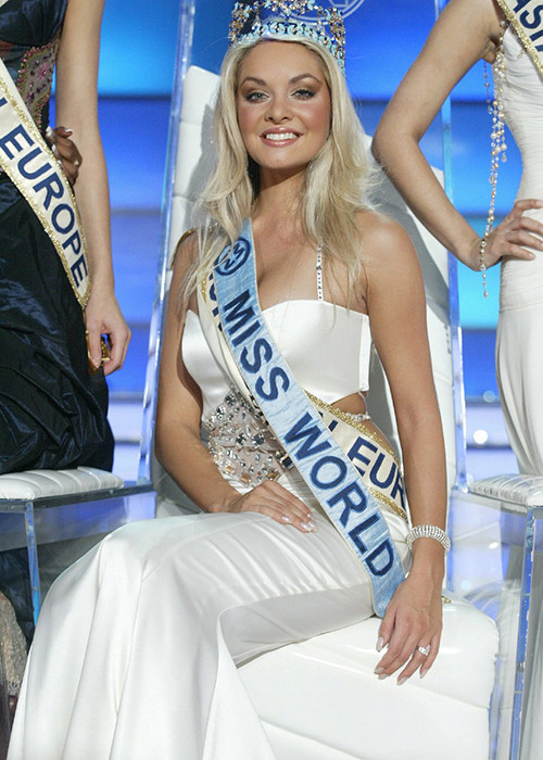 Danh sách 10 Hoa hậu Thế giới đẹp nhất lịch sử còn có Tatana Kucharova. Cô là Hoa hậu Thế giới 2006 và đến từ CH Czech.