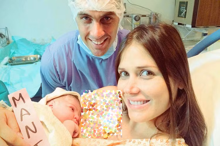 Maria Julia Mantilla đến từ Peru, đăng quang Hoa hậu Thế giới 2004. Năm 2016, cô hạ sinh con gái đầu lòng.