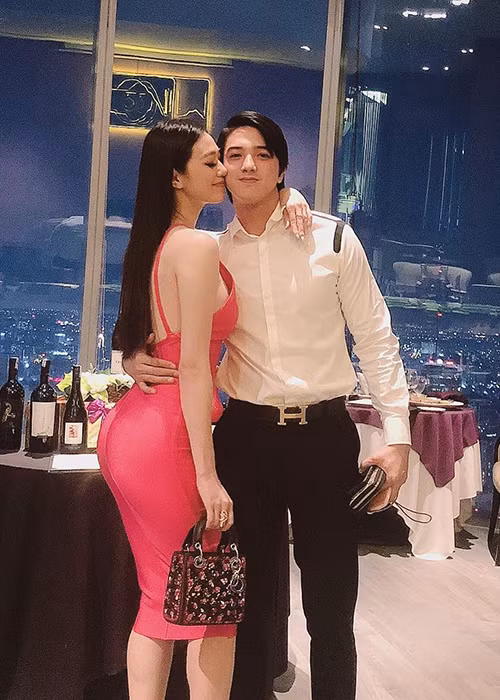 Trong khi đó, Khánh My trở nên im lặng tiếng hơn sau khi tố Trường Giang. Được biết, hiện tại, Khánh My hẹn hò diễn viên Tiến Vũ.