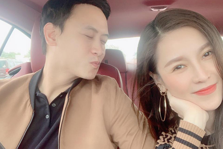 Mới đây, Quế Vân lần đầu khoe ảnh cận mặt bạn trai. Nhiều bạn bè khen người yêu của Quế Vân điển trai.