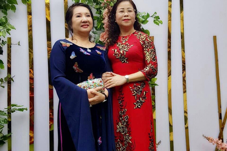 Mẹ của Đàm Thu Trang gần đây đã tấm tắc khen mẹ của Cường Đô la đẹp.