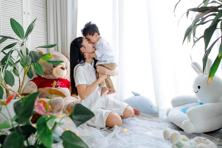 Mỗi khi đi làm xa, Nguyệt Ánh chia sẻ cô cảm thấy rất nhớ con trai.