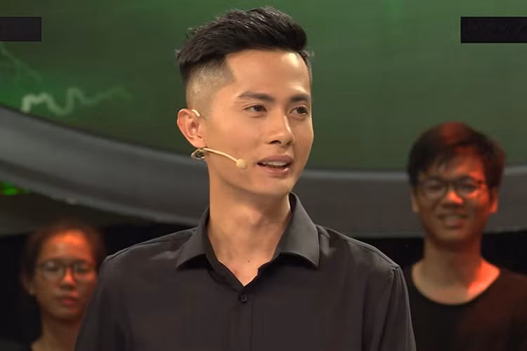 Trường Giang tiếp tục trêu chọc: "Cơn đau cũng thế thôi, cũng qua như giấc mơ” khiến Huỳnh Phương giục vào phần thi. Ảnh: Vietnamnet