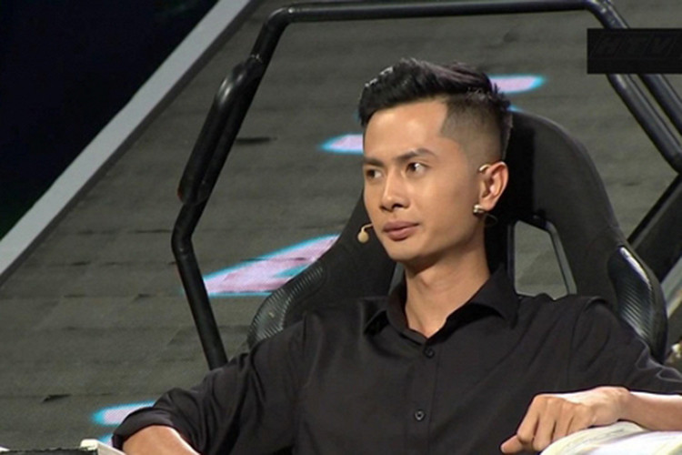 Cụ thể, khi vừa bước vào chương trình, Trường Giang đã hỏi Huỳnh Phương: “Vừa trải qua một nỗi đau sao”. Huỳnh Phương đáp: "Vẫn còn cứu vãn được". Ảnh: Ngôi sao