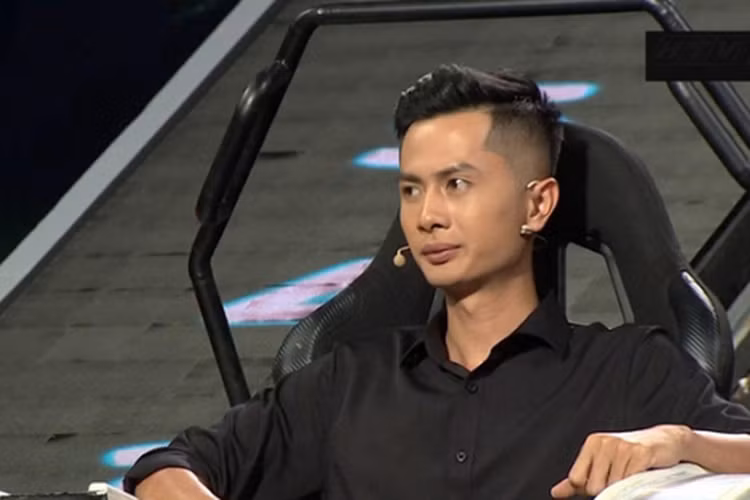 Cụ thể, khi vừa bước vào chương trình, Trường Giang đã hỏi Huỳnh Phương: “Vừa trải qua một nỗi đau sao”. Huỳnh Phương đáp: "Vẫn còn cứu vãn được". Ảnh: Ngôi sao