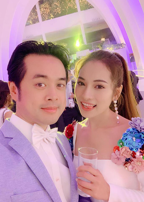 Trái với Trang Pháp, Dương Khắc Linh chuẩn bị làm đám cưới với bạn gái kém tuổi.