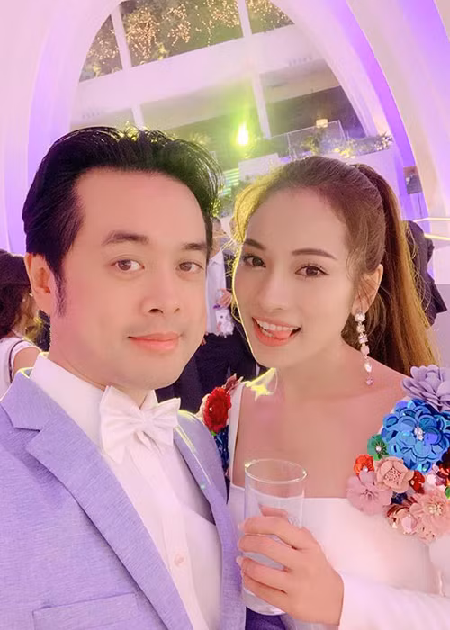 Trái với Trang Pháp, Dương Khắc Linh chuẩn bị làm đám cưới với bạn gái kém tuổi.