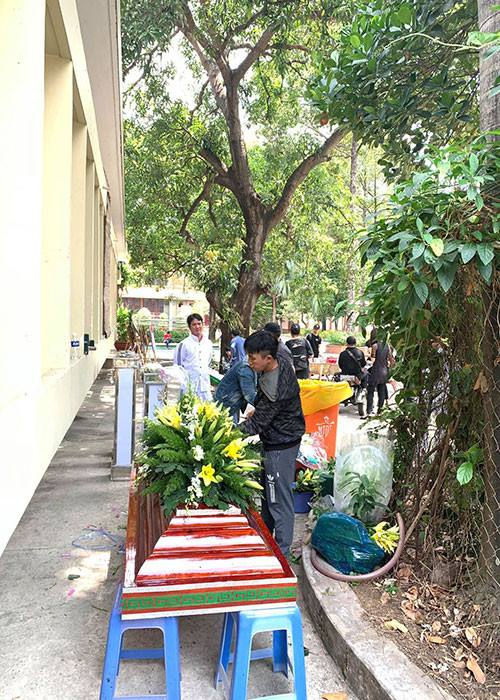 Theo nghệ sĩ Trịnh Kim Chi, con gái nuôi và gia đình nghệ sĩ Lê Bình đang chuẩn bị đám tang rất chu toàn.