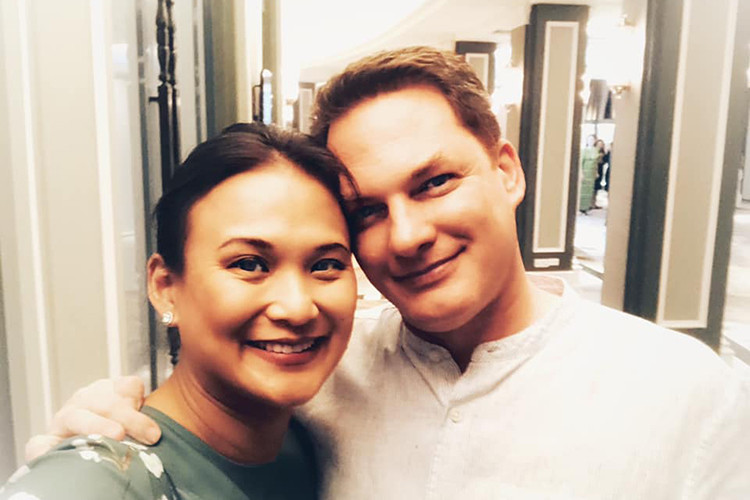 Kevin - chồng cũ của Hồng Nhung tái hôn sau 1 năm Hồng Nhung công khai thông tin ly hôn đến khán giả. Theo Kevin, thực tế, anh và Hồng Nhung chia tay nhau từ năm 2017.